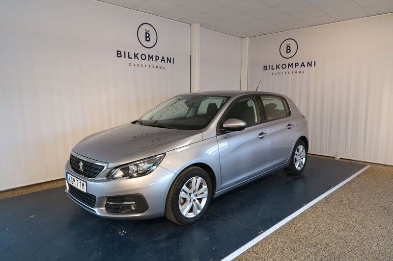 Grå Begagnad 2021 Peugeot 308 Active Halvkombi | 189 800 kr (Marknadspris) - Bild 1/4