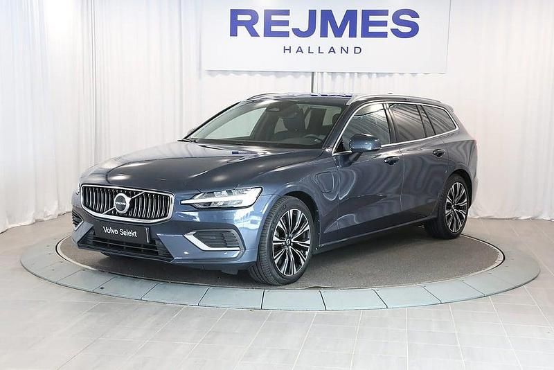 Begagnad Volvo V60 Core 253 HK (186 kW) 2022 Mörkblå Kombi