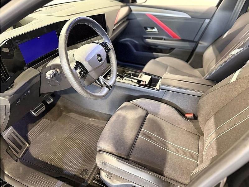 Begagnad Opel Astra GS Line 180 HK (132 kW) 2022 Svart Halvkombi