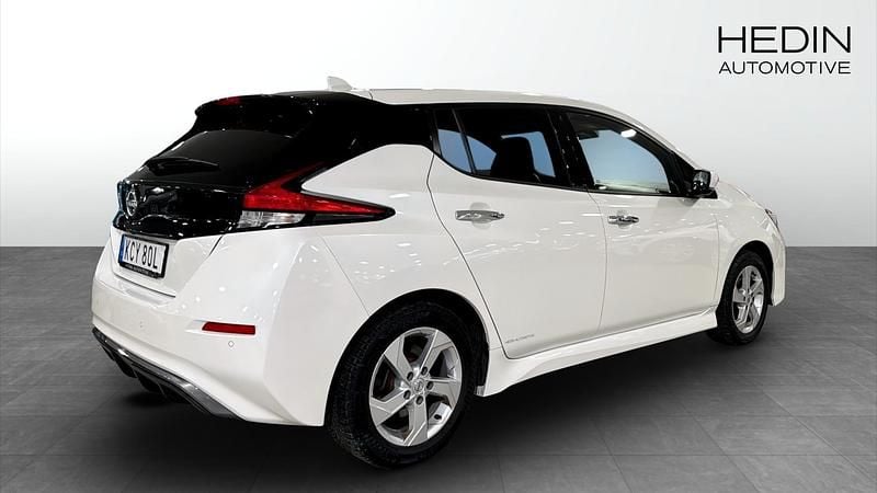 Begagnad Nissan Leaf N-Connecta 80 kW (109 HK) 2022 Halvkombi