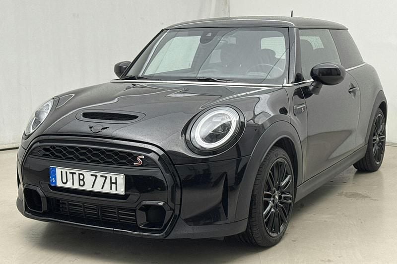 Svart Begagnad 2022 Mini Cooper S Halvkombi | 274 000 kr (Marknadspris) - Bild 1/4