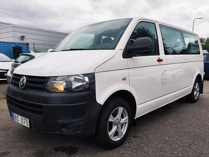 Vit Begagnad 2013 VW Caravelle Trendline Minibuss | 189 000 kr (Bra pris) - Bild 1/4