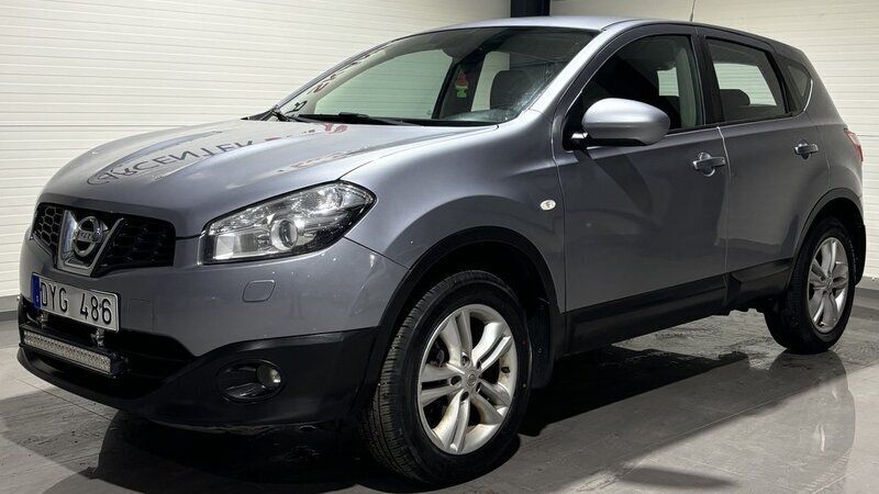 Grå Begagnad 2011 Nissan Qashqai SUV | 84 900 kr (Bra pris) - Bild 1/4