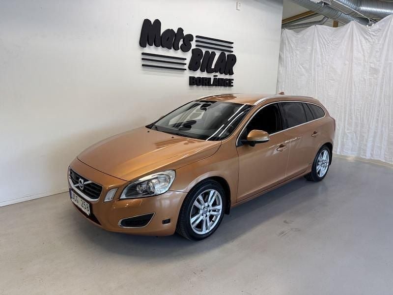 Brun Begagnad 2010 Volvo V60 Summum Kombi | 99 900 kr (Lite dyr) - Bild 1/4