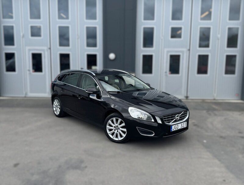 Svart Begagnad 2011 Volvo V60 Summum Kombi | 89 900 kr (Marknadspris) - Bild 1/4