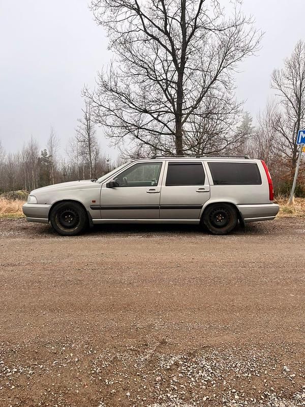 Begagnad Volvo V70 144 HK (105 kW) 1999 Silver Kombi