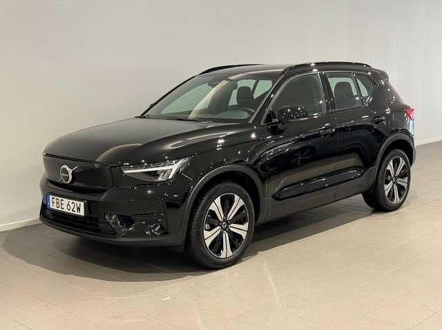 Svart Begagnad 2022 Volvo XC40 Core SUV | 354 500 kr - Bild 1/3
