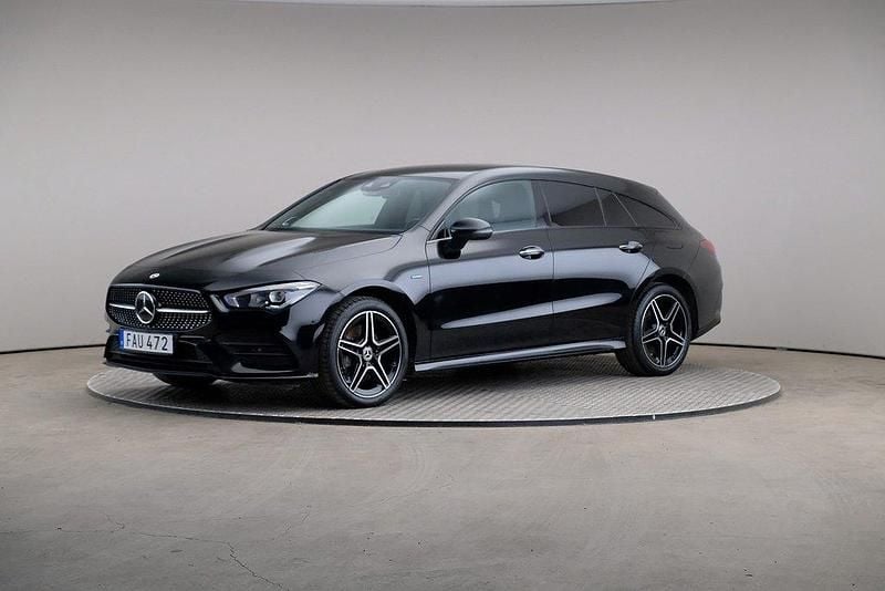 Svart Begagnad 2021 Mercedes CLA250e Shooting Brake AMG Line Premium Kombi | 265 000 kr (Marknadspris) - Bild 1/4