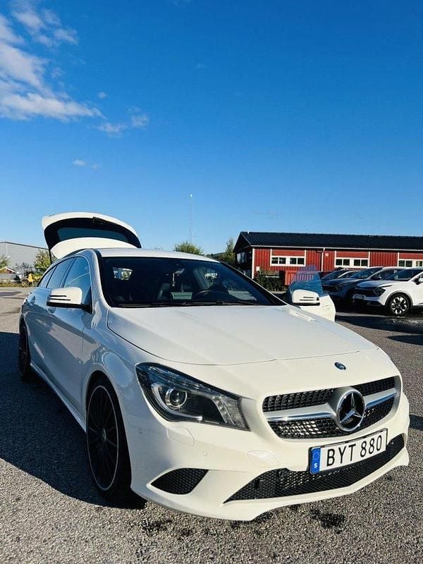 Vit Begagnad 2015 Mercedes CLA220 Shooting Brake Kombi | 170 000 kr (Marknadspris) - Bild 1/4