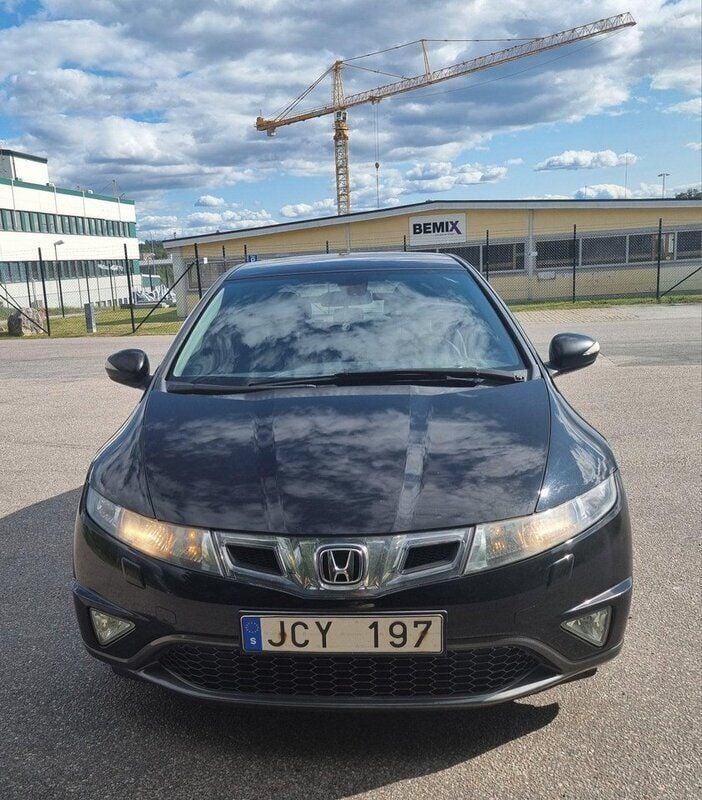Svart Begagnad 2009 Honda Civic Sport Halvkombi | 70 000 kr (Lite dyr) - Bild 1/4