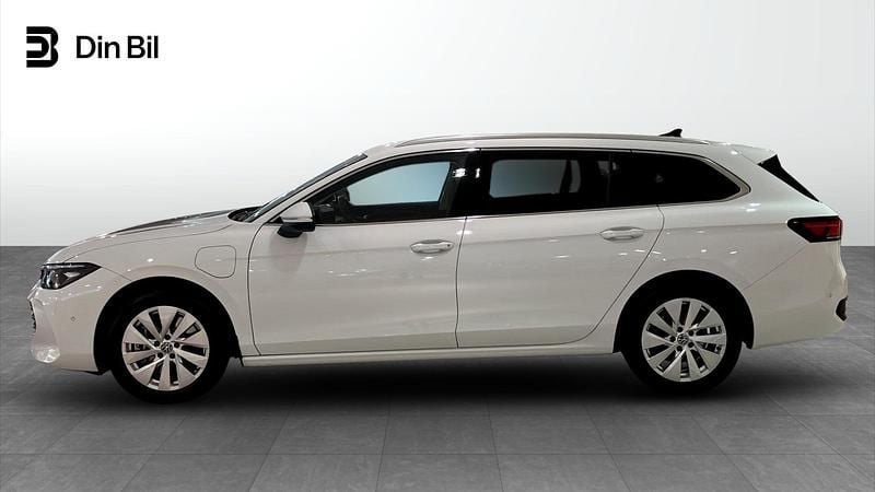 Begagnad VW Passat Business 150 HK (110 kW) 2024 Vit Kombi