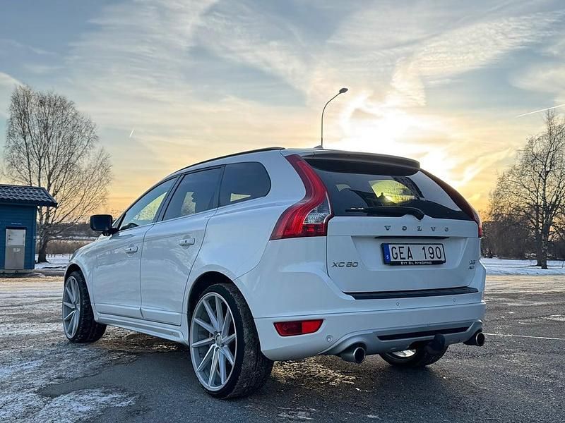 Begagnad Volvo XC60 R-Design 205 HK (150 kW) 2010 Vit SUV