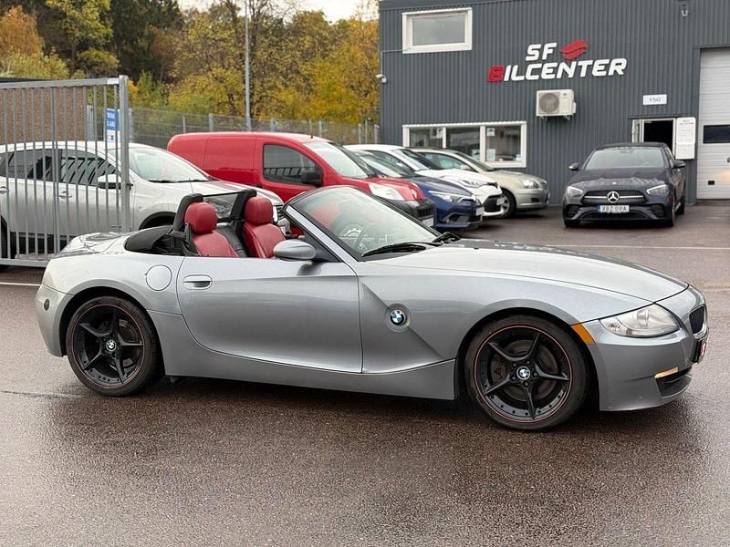 Mörkgrå (grå) Begagnad 2006 BMW Z4 Cab | 129 900 kr - Bild 1/4