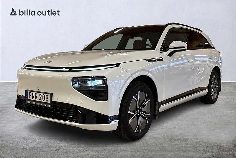 Vit Begagnad 2023 XPENG G9 SUV | 559 800 kr (Marknadspris) - Bild 1/3