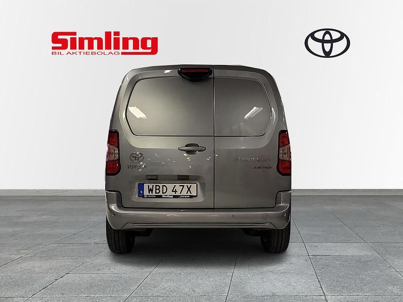 Begagnad Toyota Proace City City 100 kW (136 HK) 2024 Silver Minibuss