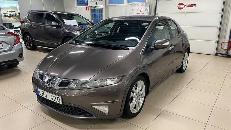Urban titanium Begagnad 2010 Honda Civic Sport Halvkombi | 109 900 kr (Dyr) - Bild 1/4