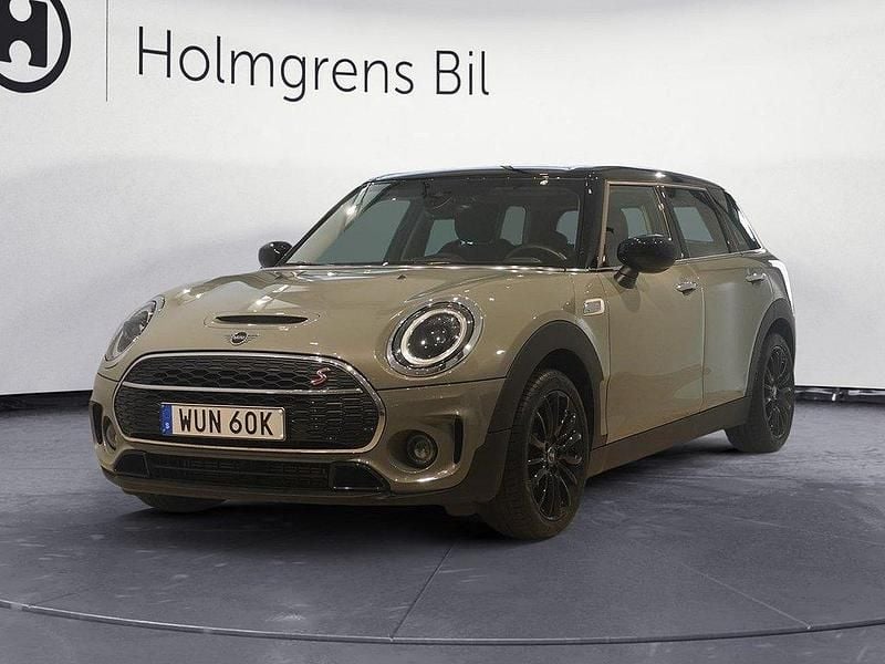 Grå (moonwalk grey met) Begagnad 2022 Mini Cooper Clubman Kombi | 299 800 kr (Marknadspris) - Bild 1/4