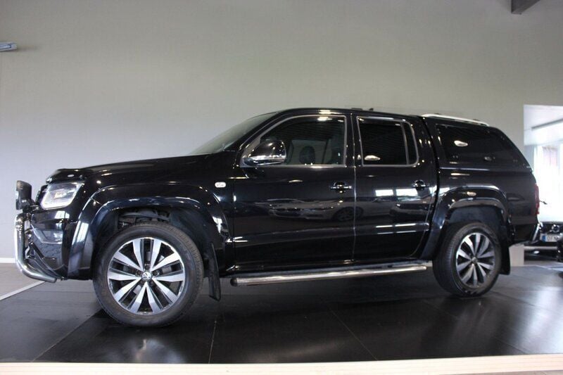 Svart Begagnad 2019 VW Amarok Aventura Pickup | 389 900 kr (Marknadspris) - Bild 1/4