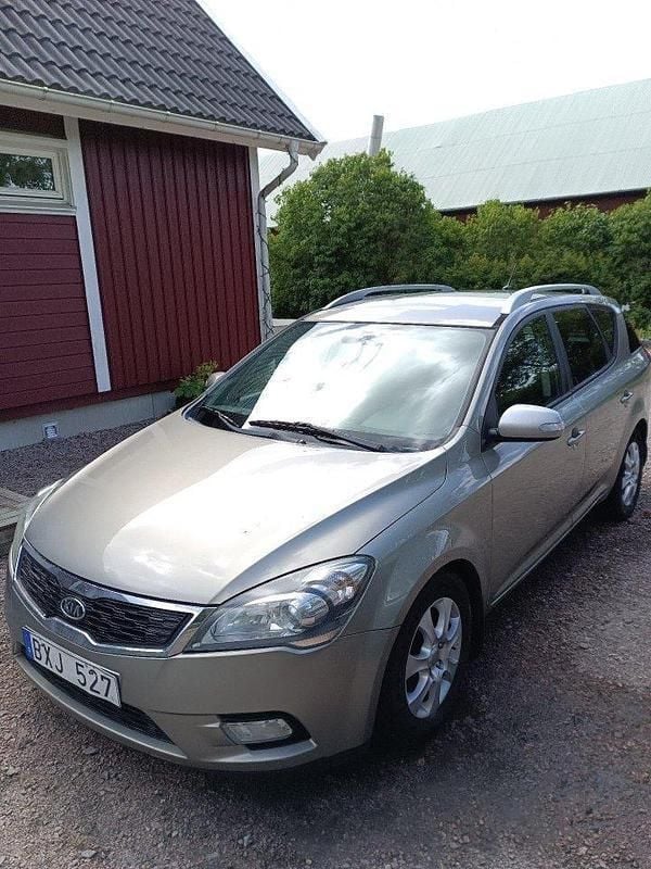 Silver Begagnad 2010 Kia Ceed Kombi | 29 000 kr (Dyr) - Bild 1/4