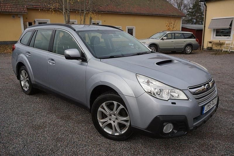 Silver Begagnad 2013 Subaru Outback Kombi | 79 900 kr (Marknadspris) - Bild 1/4