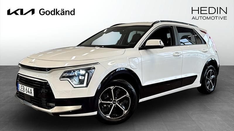 Vit (white) Begagnad 2024 Kia Niro Advance SUV | 359 900 kr (Lite dyr) - Bild 1/4