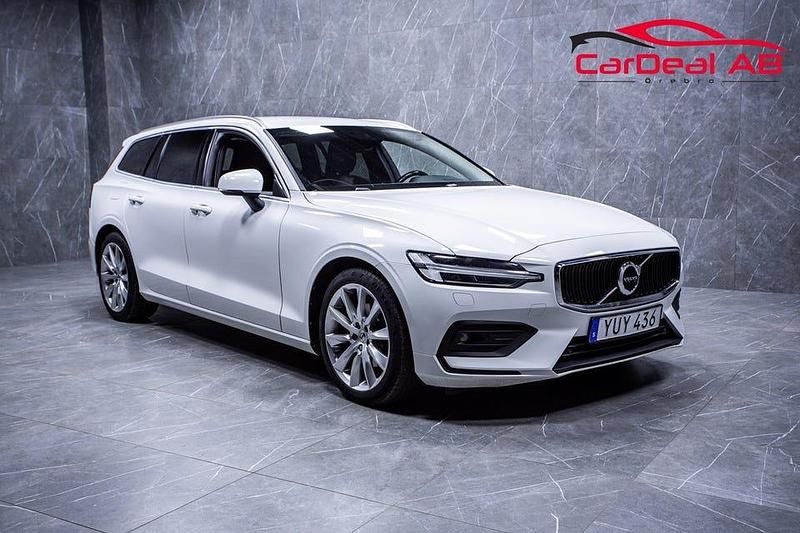 Vit Begagnad 2018 Volvo V60 Momentum Kombi | 194 800 kr (Dyr) - Bild 1/4