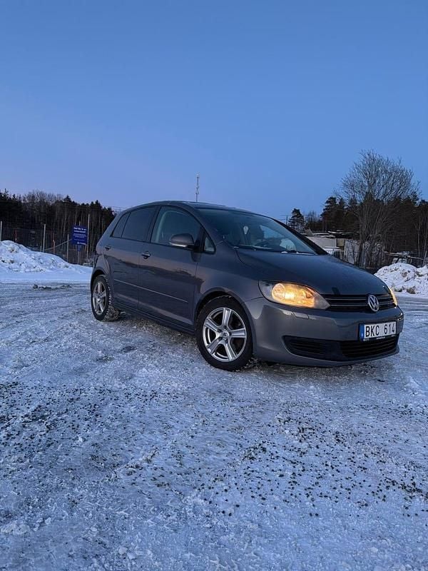 Begagnad 2014 VW Golf Plus Cross Minibuss | 68 000 kr (Marknadspris) - Bild 1/4