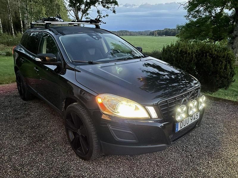 Svart Begagnad 2012 Volvo XC60 Momentum SUV | 73 000 kr (Lite dyr) - Bild 1/4