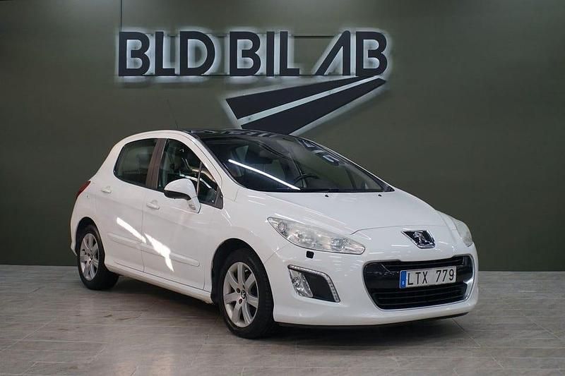 Vit Begagnad 2013 Peugeot 308 Halvkombi | 44 900 kr (Marknadspris) - Bild 1/4