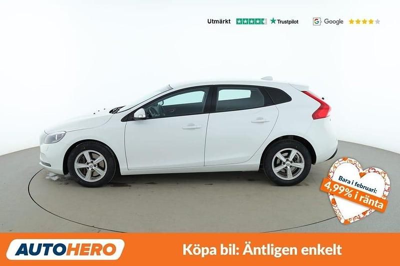 Begagnad Volvo V40 Kinetic 121 HK (88 kW) 2017 Vit Halvkombi