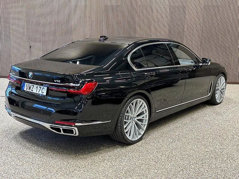 Begagnad BMW M760 Executive 585 HK (430 kW) 2019 Svart Sedan