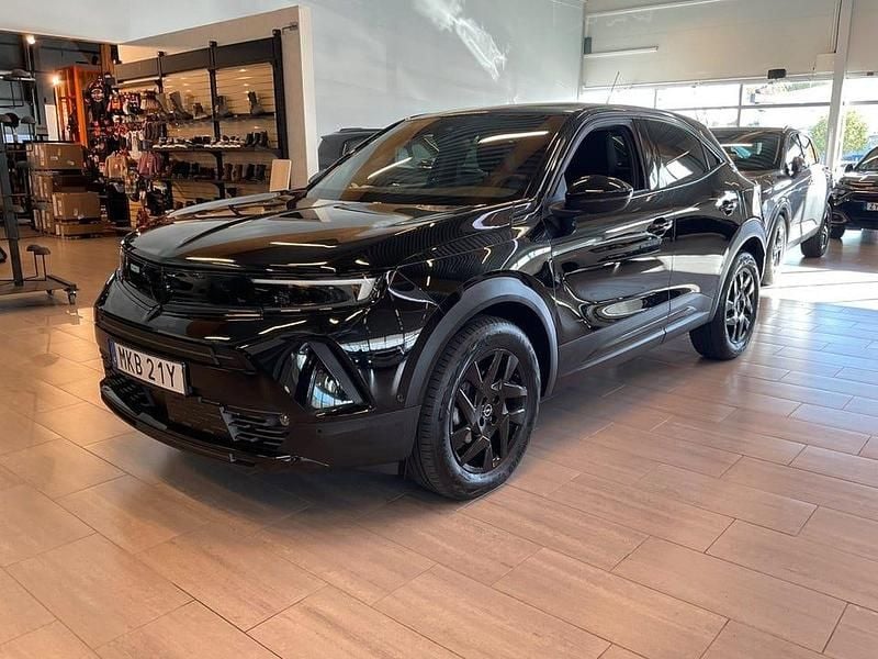 Svart Begagnad 2022 Opel Mokka GS Line SUV | 228 000 kr (Marknadspris) - Bild 1/4