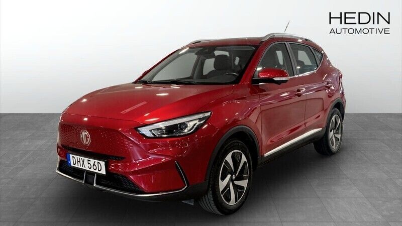 Röd (red) Begagnad 2022 MG ZS Luxury Sedan | 254 900 kr (Superpris) - Bild 1/4