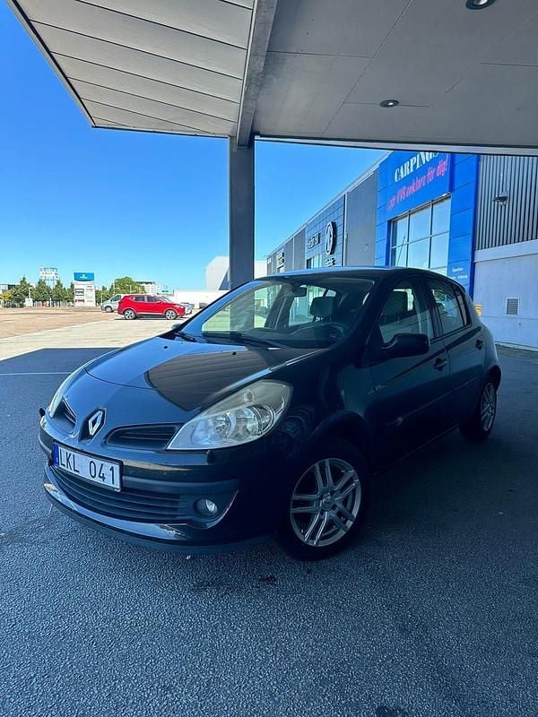 Begagnad 2009 Renault Clio R.S. Halvkombi | 40 500 kr (Marknadspris) - Bild 1/4