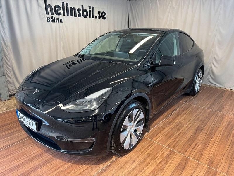 Svart Begagnad 2023 Tesla Model Y SUV | 399 900 kr (Marknadspris) - Bild 1/4