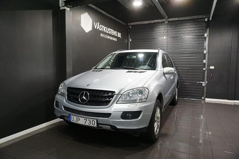 Silver Begagnad 2007 Mercedes ML320 SUV | 99 900 kr (Dyr) - Bild 1/4