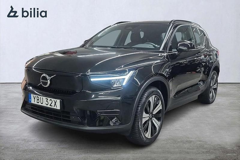 Svart Begagnad 2022 Volvo XC40 Core SUV | 324 900 kr - Bild 1/3