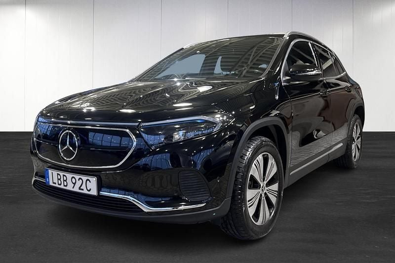 Svart Begagnad 2021 Mercedes EQA250 SUV | 319 900 kr (Marknadspris) - Bild 1/4