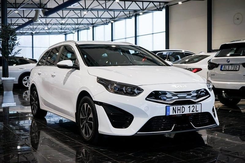 Begagnad Kia Ceed Sportswagon 141 HK (103 kW) 2022 Vit Kombi