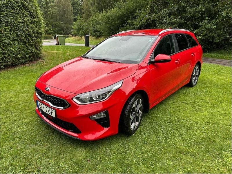 Röd Begagnad 2020 Kia Ceed Kombi | 159 800 kr (Marknadspris) - Bild 1/4