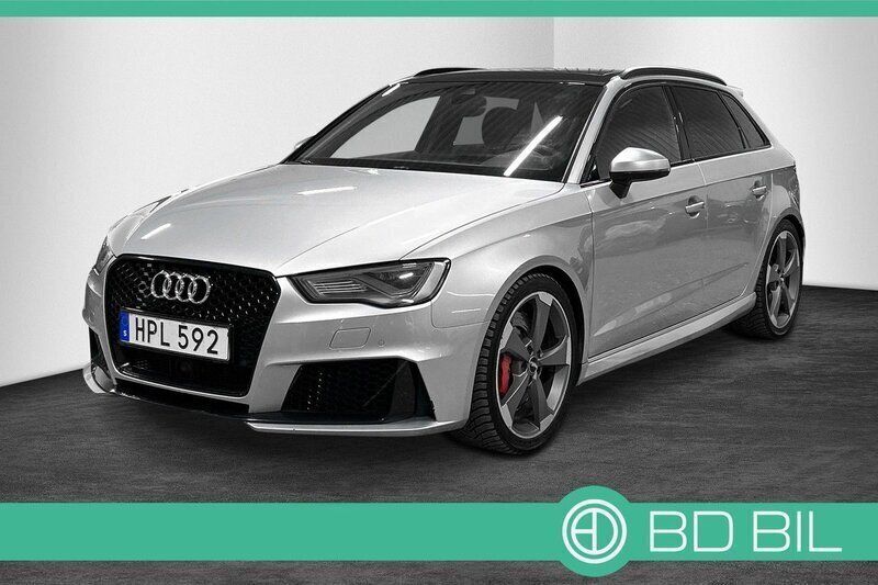 Silver (silvermetallic) Begagnad 2016 Audi RS3 Sportback Halvkombi | 359 900 kr (Marknadspris) - Bild 1/3