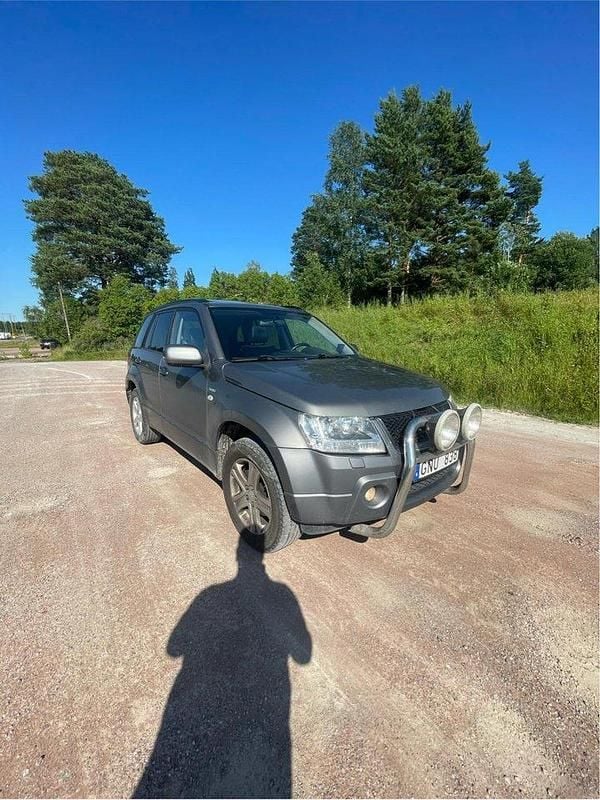 Grå Begagnad 2007 Suzuki Grand Vitara SUV | 17 000 kr (Superpris) - Bild 1/4