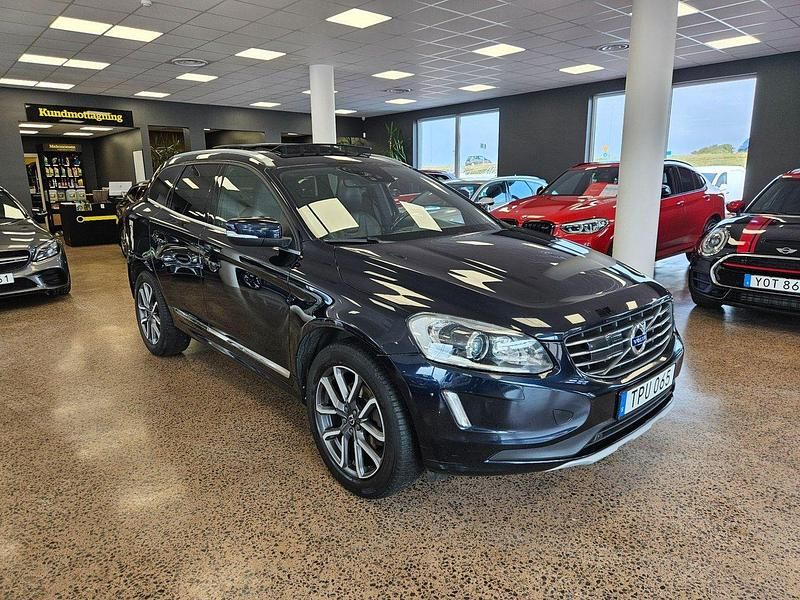 Mörkblå Begagnad 2017 Volvo XC60 Standard SUV | 179 900 kr (Marknadspris) - Bild 1/4