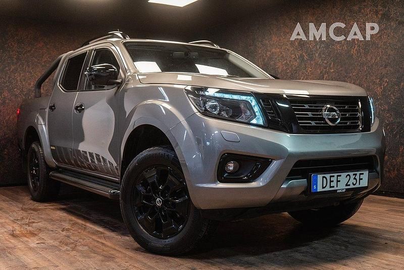 Grå Begagnad 2019 Nissan Navara 360º Pickup | 358 500 kr (Dyr) - Bild 1/4