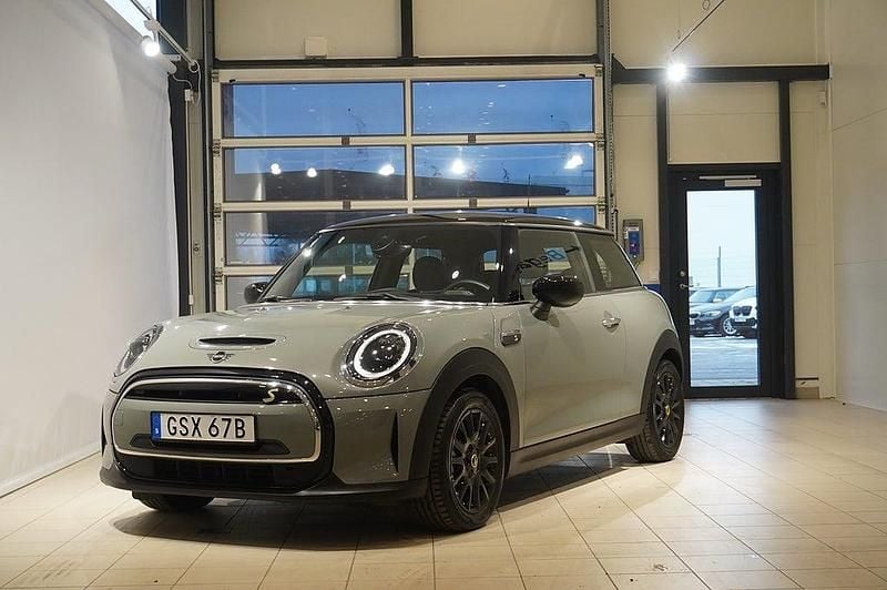 Begagnad Mini Cooper Essential 22 kW (30 HK) 2022 Grå Halvkombi