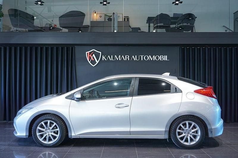 Begagnad Honda Civic Lifestyle 120 HK (88 kW) 2013 Silver Halvkombi