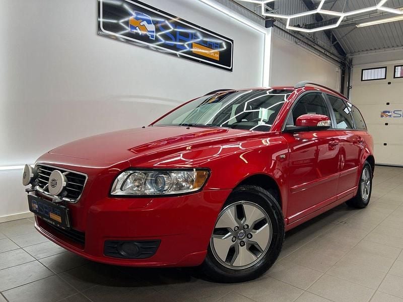 Röd Begagnad 2009 Volvo V50 Momentum Kombi | 59 900 kr (Lite dyr) - Bild 1/4