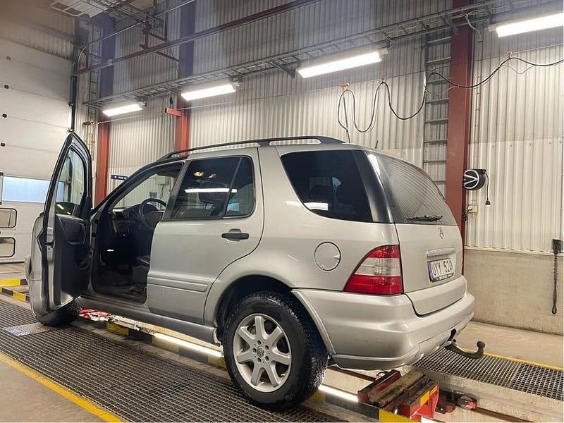 Begagnad 2003 Mercedes ML270 SUV | 49 500 kr - Bild 1/4