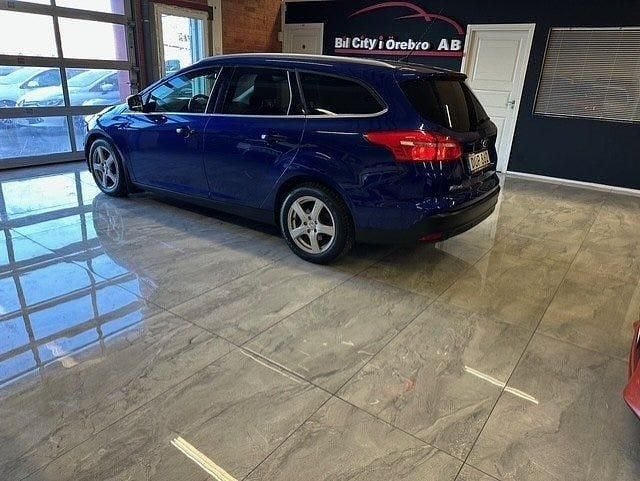 Begagnad Ford Focus Titanium 101 HK (74 kW) 2014 Blå Kombi