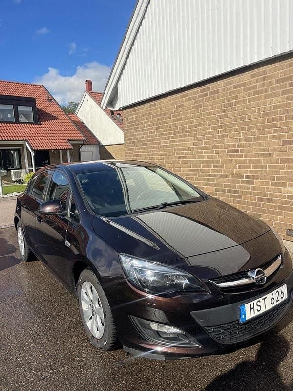 Brun Begagnad 2015 Opel Astra drive Halvkombi | 75 000 kr (Bra pris) - Bild 1/4